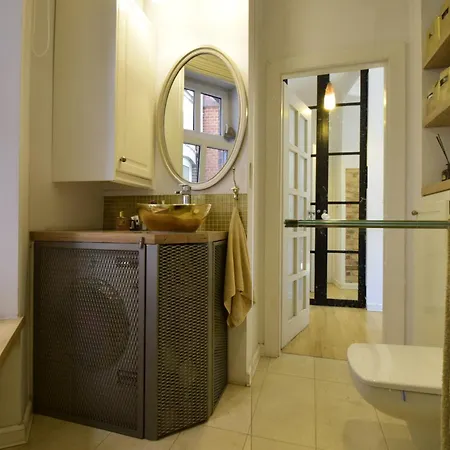 Apartment Style & Center Spot